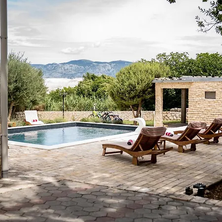 Pag Dubrava Relax With Pool فيلة